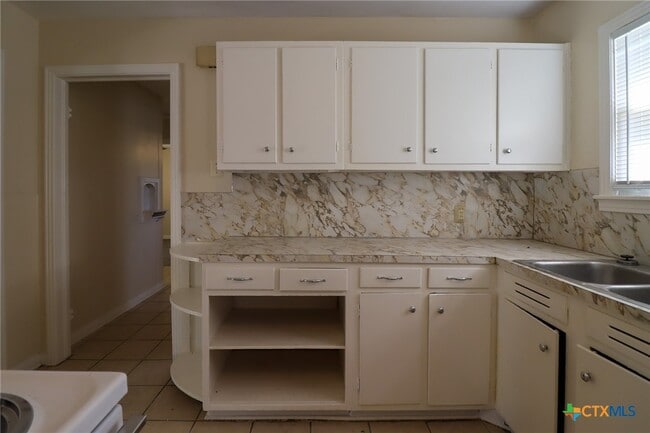 Building Photo - 1512 White Ave