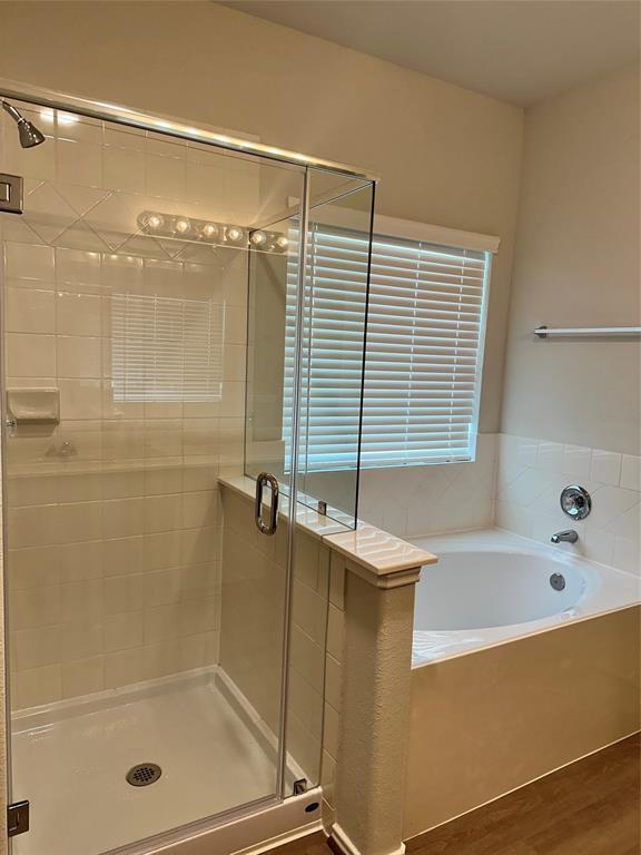 Building Photo - 652 Woodhaven Lks Dr