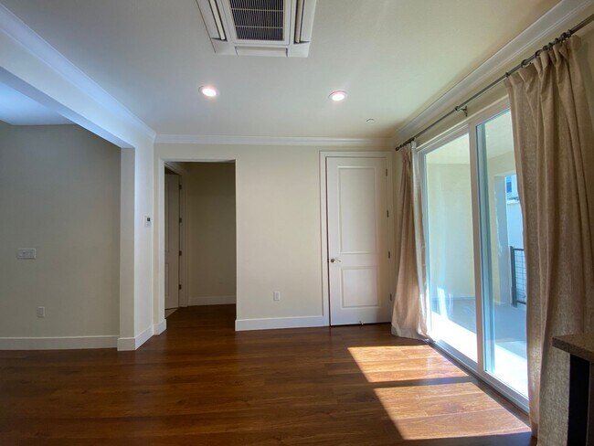 Building Photo - ALMOST NEW, SUPER CLEAN 2 BED, 2.5 BATHS, WOOD FLOORS, STAINLESS STEEL APPLIANCES, CLUBHOUSE WITH...