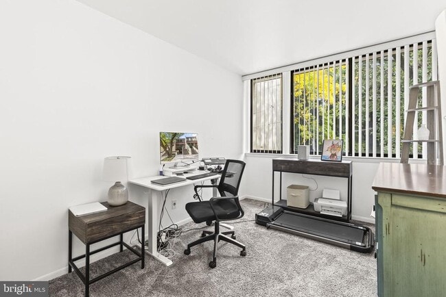 Building Photo - 2216 S Quincy St