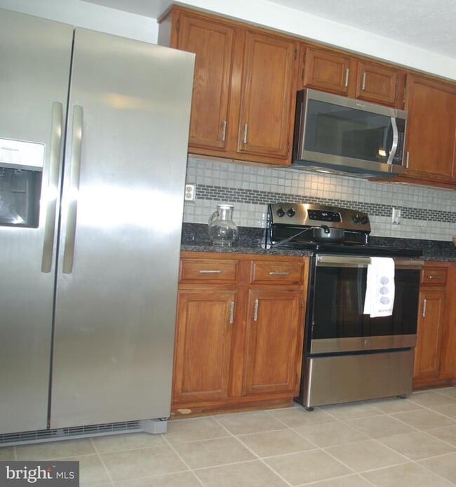 Building Photo - 5 Bayridge Ct