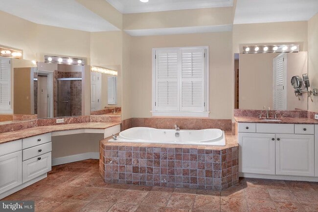 Building Photo - 3 Maidstone Ct