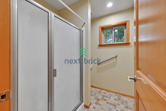 Building Photo - 2 BED & 2 BATH SINGLE FAMILY FOR RENT