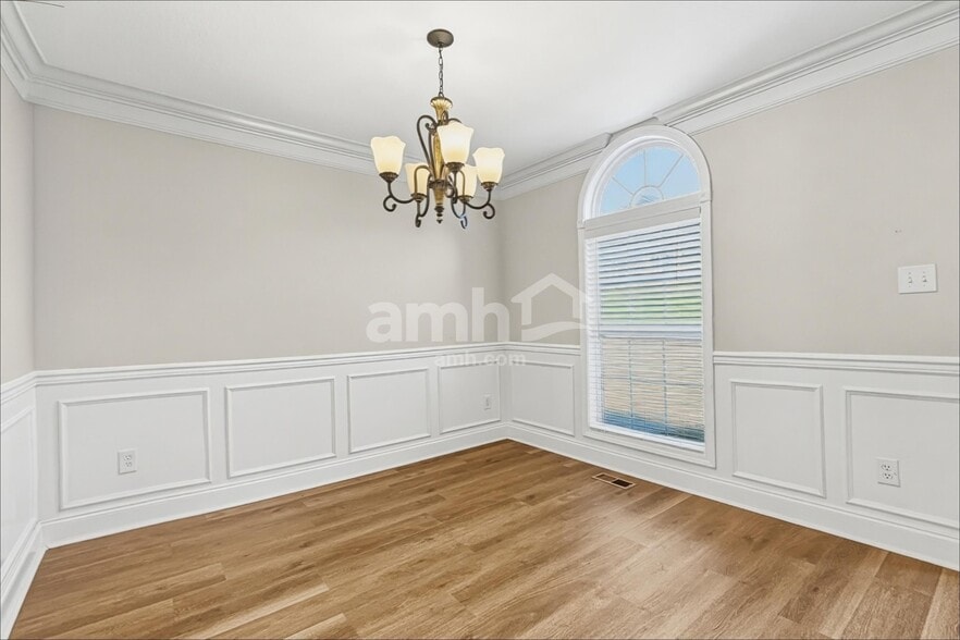 Building Photo - 5705 Parasol Ln