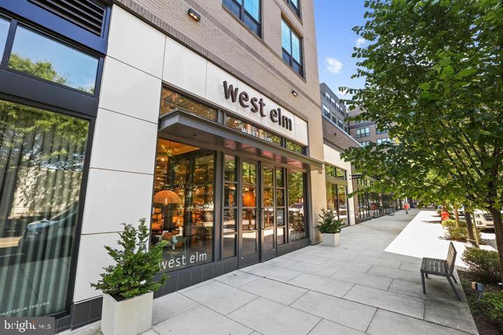 Building Photo - 921 Rolfe Pl