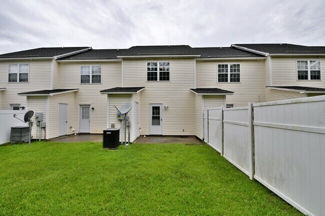 Building Photo - 104 Streamwood Dr
