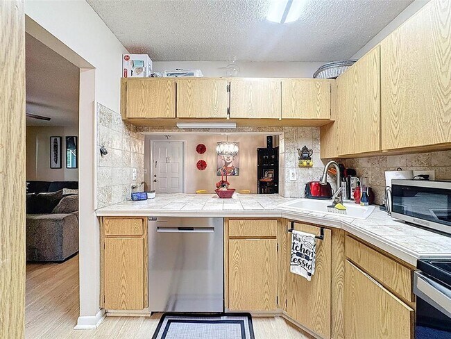 Building Photo - 3188 Lake Pine Way S