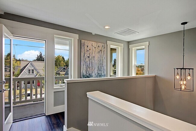 Building Photo - Spacious 5BR 3.5BA Home in Ravenna – Garage, Fenced Yard, A/C