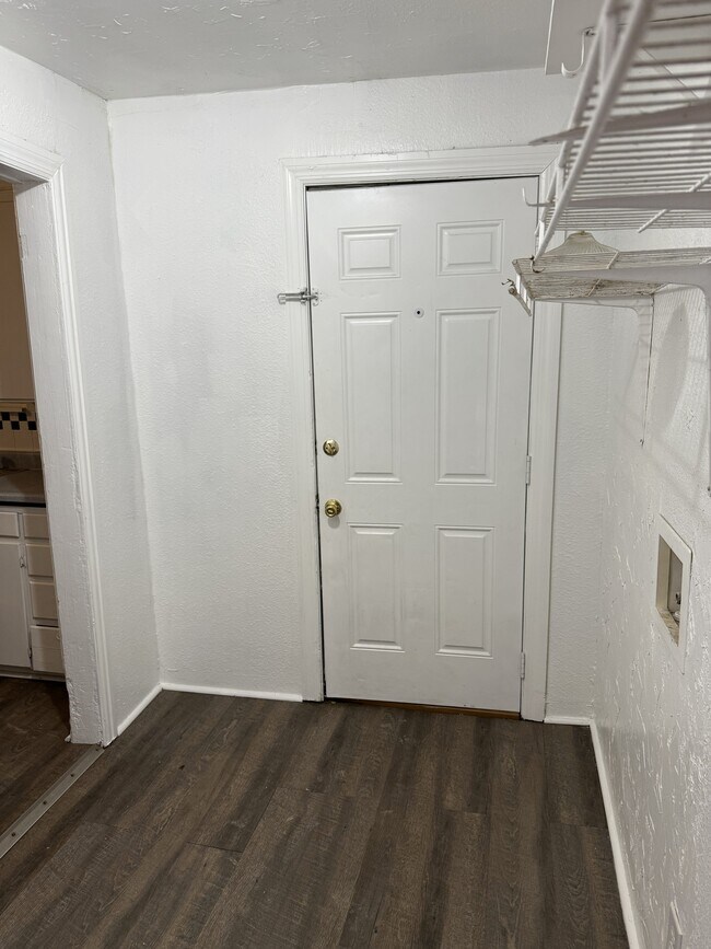 Building Photo - 306 N Cleveland Ave