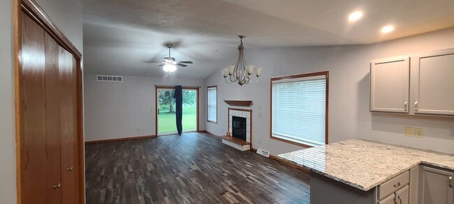 Building Photo - 5733 Sandpiper Dr