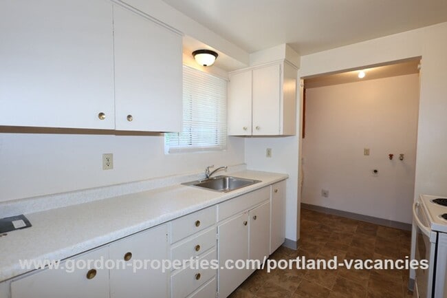 Building Photo - SE Tenino St - Brentwood-Darlington ranch-style 3 bedroom home