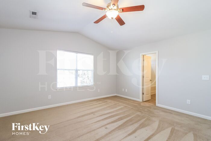 Building Photo - 1484 Worchester St