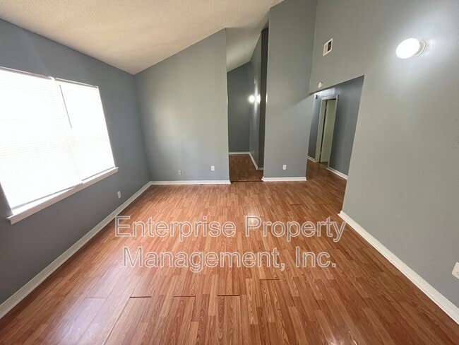 Building Photo - 401 N Manassas St