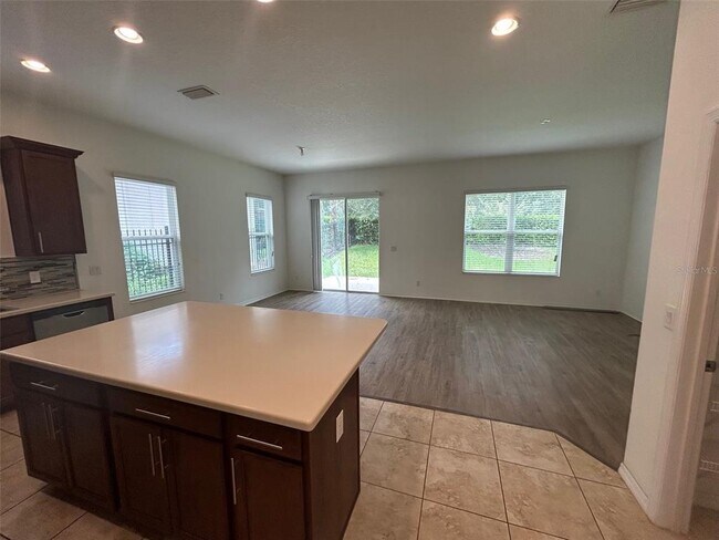 Building Photo - 913 Berry Leaf Ct