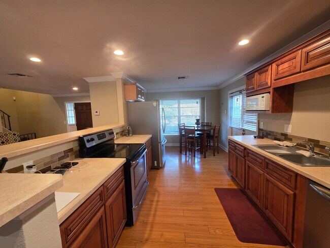 Building Photo - Beautiful Sweetwater Property