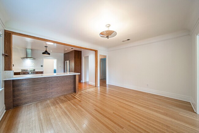 Building Photo - 5123 Townsend Ave