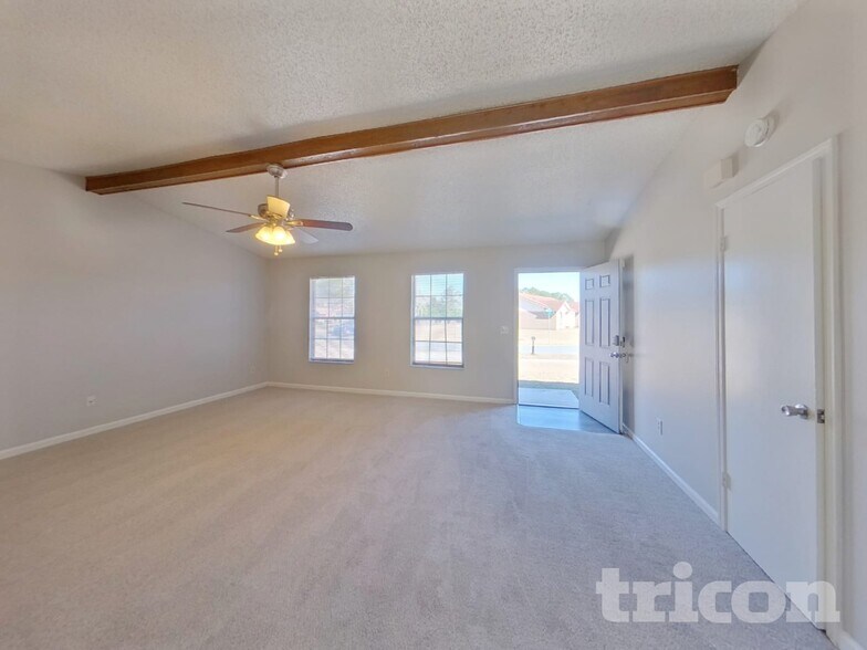 Building Photo - 7580 Falcon Trace Dr W