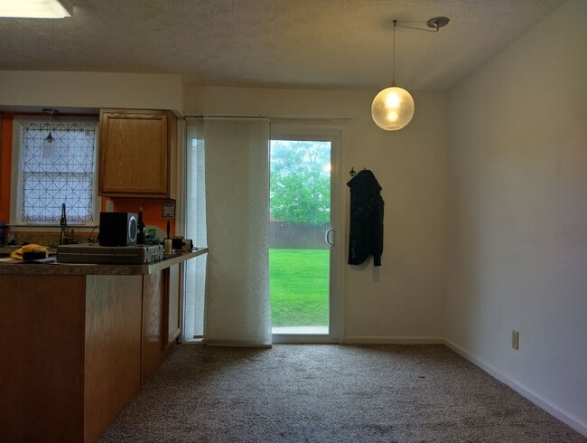 Building Photo - Spacious 2bd/2ba in Williamsburg