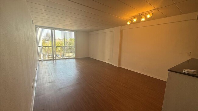 Building Photo - 5400 Memorial Dr