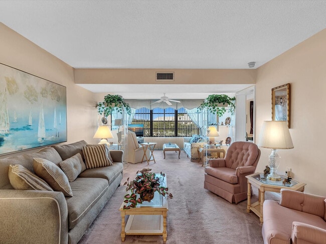 Building Photo - 6049 Balboa Cir