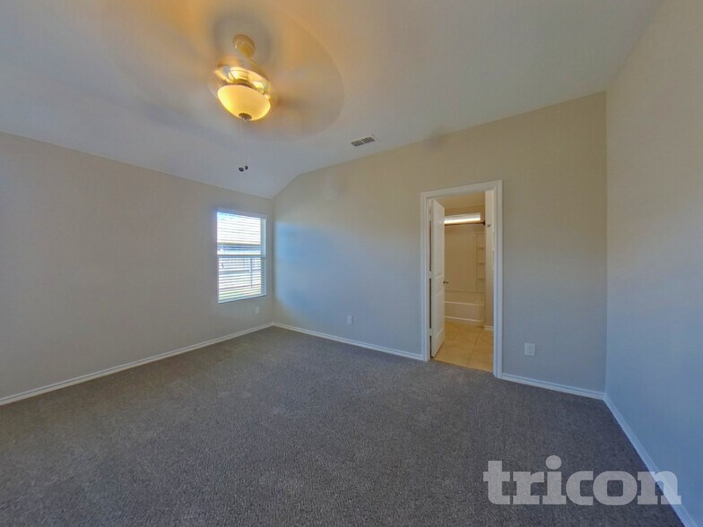 Building Photo - 1104 Autumnwood Dr