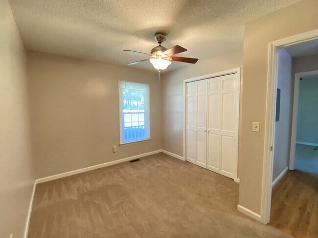 Building Photo - 21 Pineridge Dr