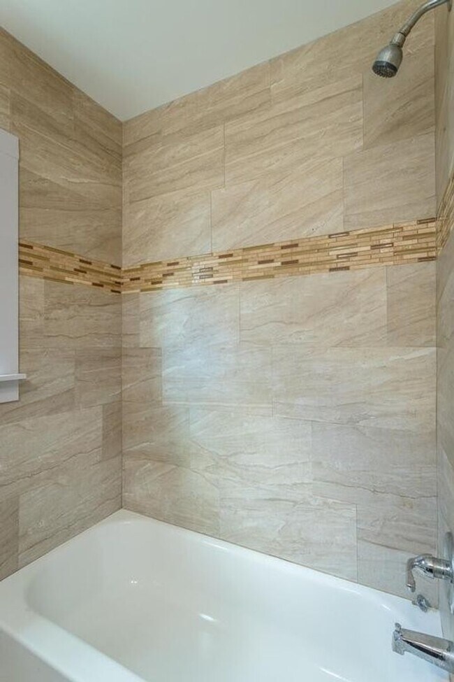 Building Photo - Three Bedroom One Bathroom House For Rent