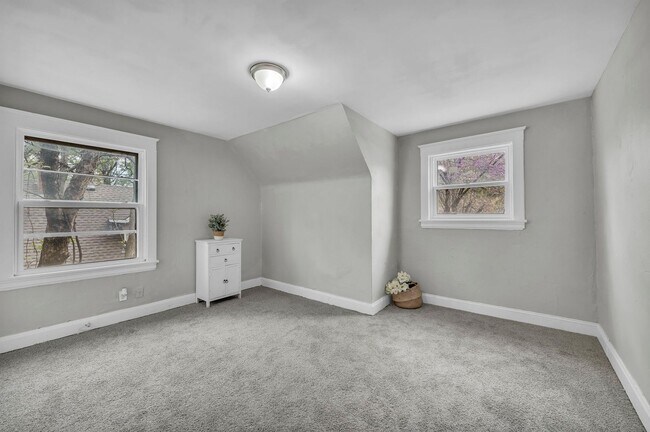 Building Photo - 2110 S Sterling Ave