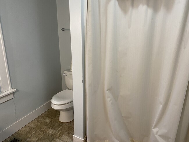 Building Photo - 11 W 14th St