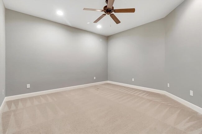 Building Photo - 2820 Rio Verde Dr