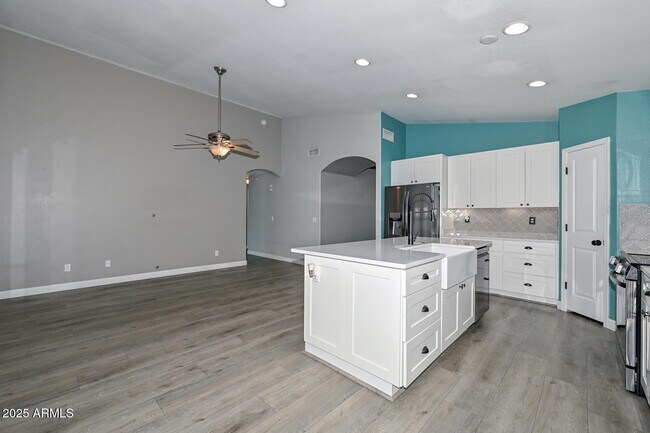 Building Photo - 18203 N 85th Dr