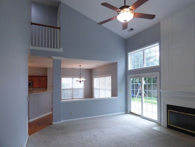 Building Photo - Lovely & Spacious House in Southpoint! 4 B...