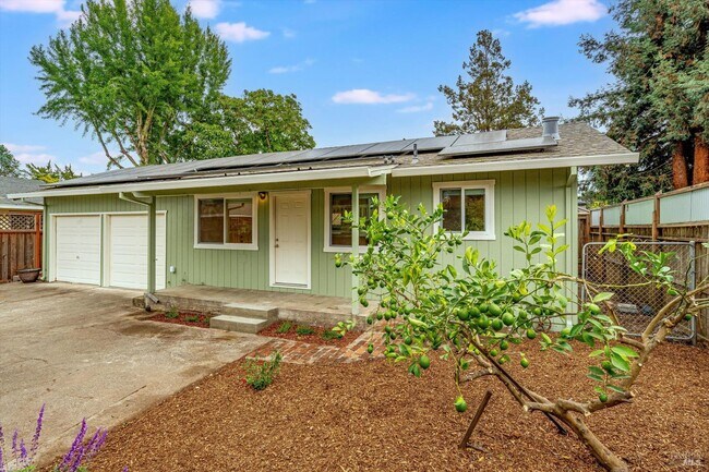Building Photo - 310 Boyce St