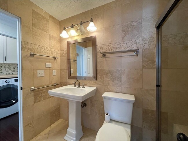 Building Photo - 3145 Queens Walk
