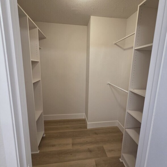 Building Photo - 24776 Glenwood