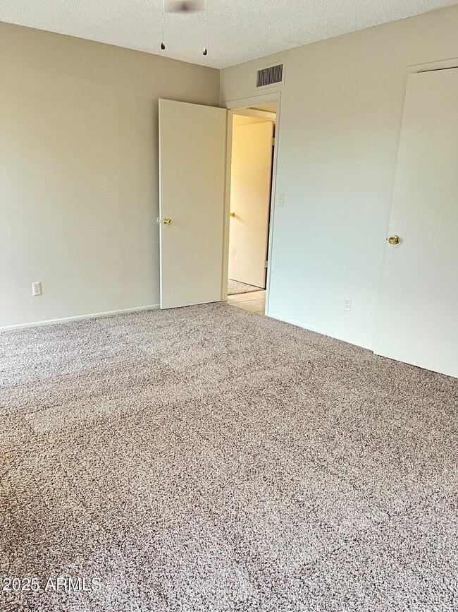 Building Photo - 6010 W Augusta Ave