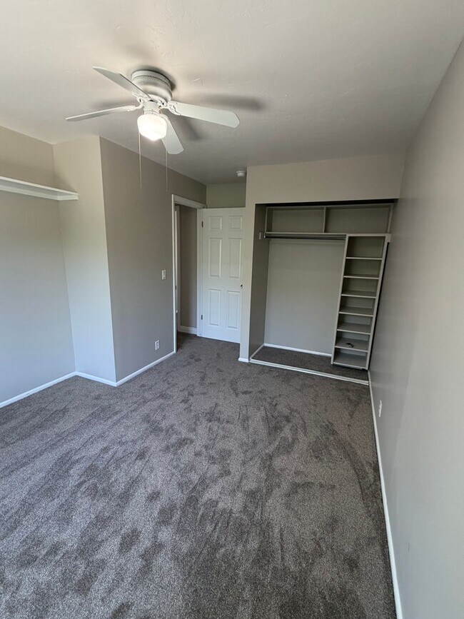 Building Photo - Spacious West Valley Home!!!