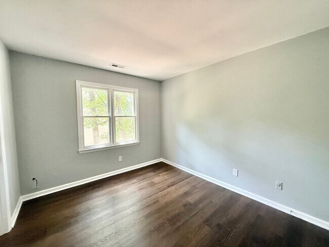 Building Photo - Recently Remodeled 3BD, 2.5BA Raleigh Town...