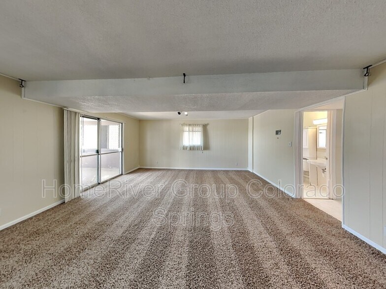 Building Photo - 1051 Hathaway Dr