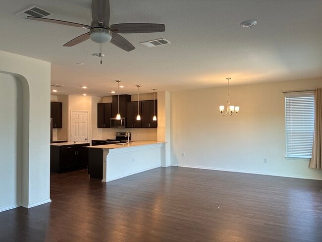 Building Photo - -=Get your second month’s rent FREE when y...