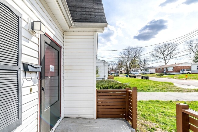 Building Photo - 6136 Jackson Ave