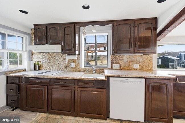 Building Photo - 11641 Glen Rd