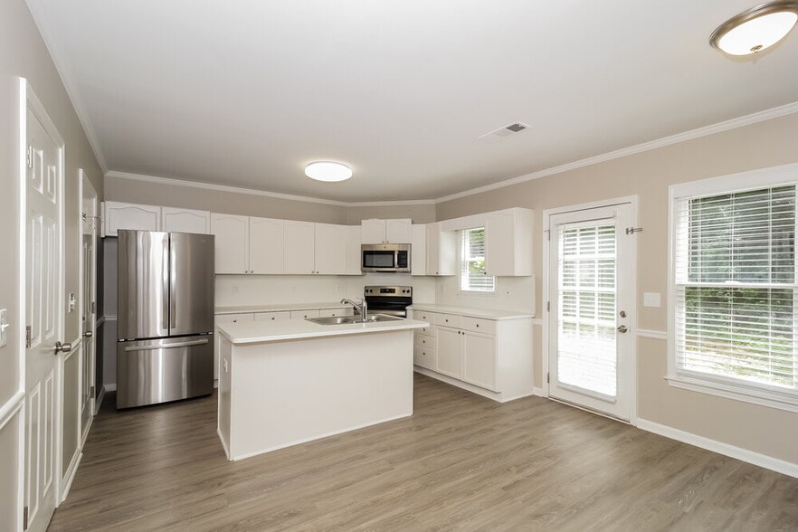 Building Photo - 2969 Kaley Dr NW