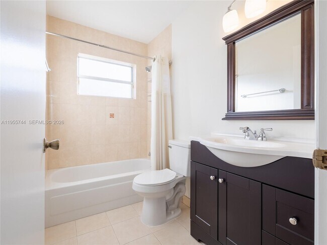 Building Photo - 200 W Riverbend Dr