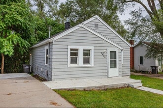 Building Photo - 3440 Easton Blvd