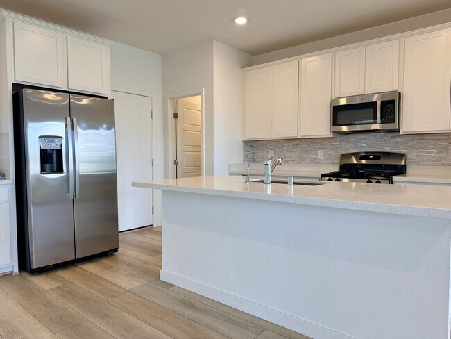 Building Photo - Beautiful Spring Valley Lennar Home-Make it yours today!
