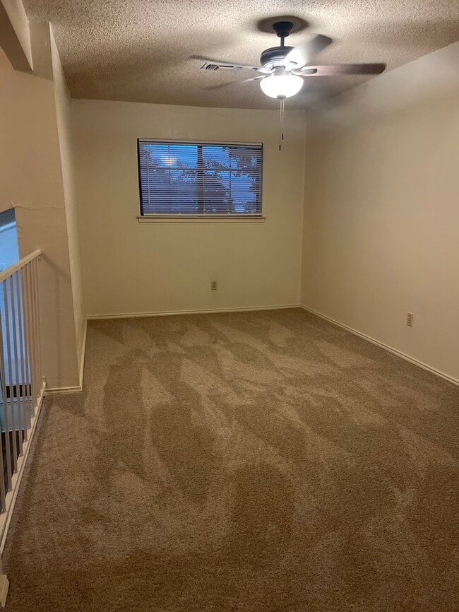 Building Photo - Remodeled 2 bedroom townhouse with loft !