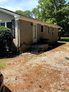 Building Photo - 200 Sharon Cir