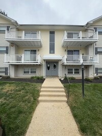 Building Photo - 11 Warren Lodge Ct