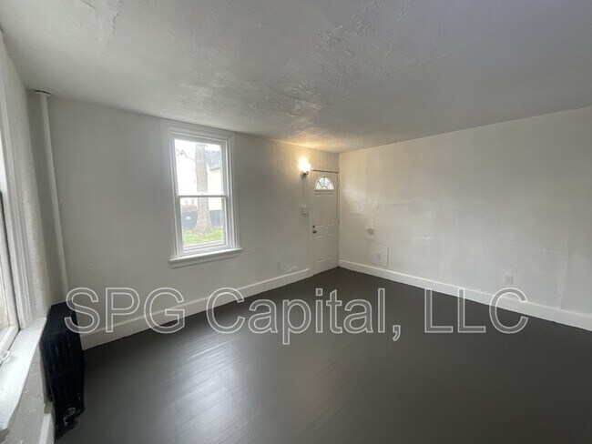 Building Photo - 1939 Briggs St